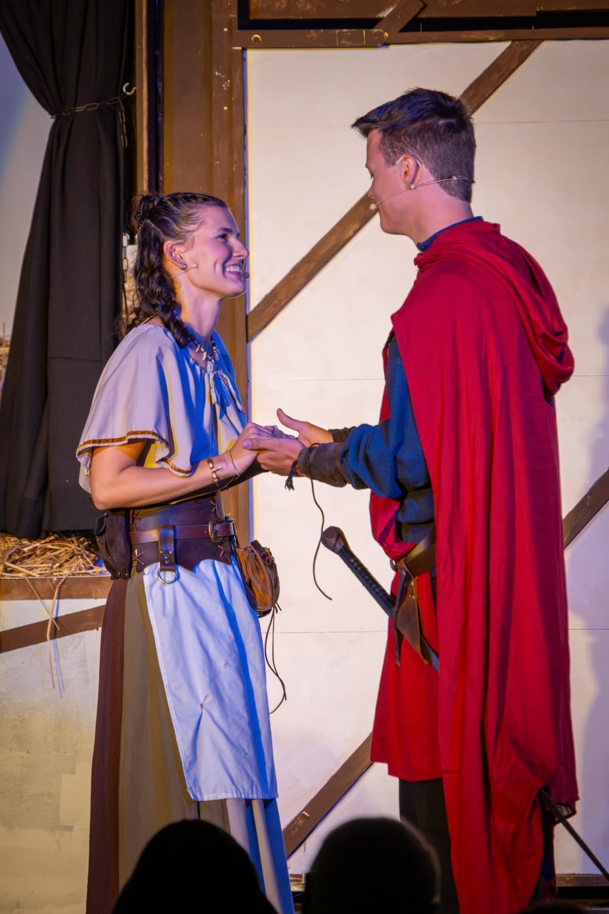 Berthold von Winzingen (Jonas Berst) verliebt sich in Marie (Nele Rörig)