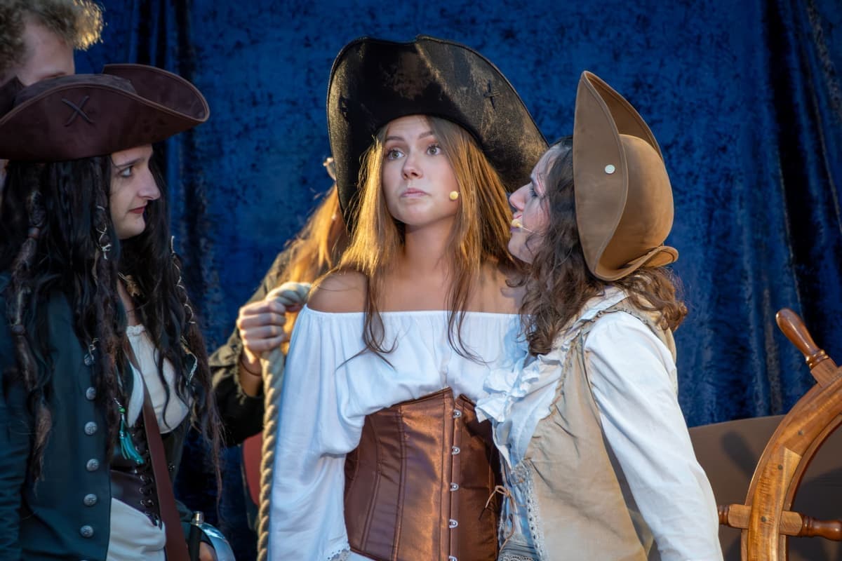 Sophia (Luisa stark) wird (mehr oder weniger unfreiwillig) zur Piratin