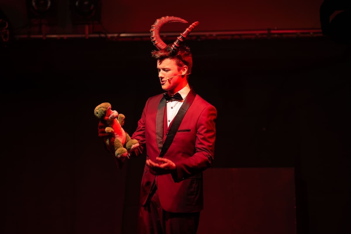 Der Teufel beratschlagt sich mit Willi