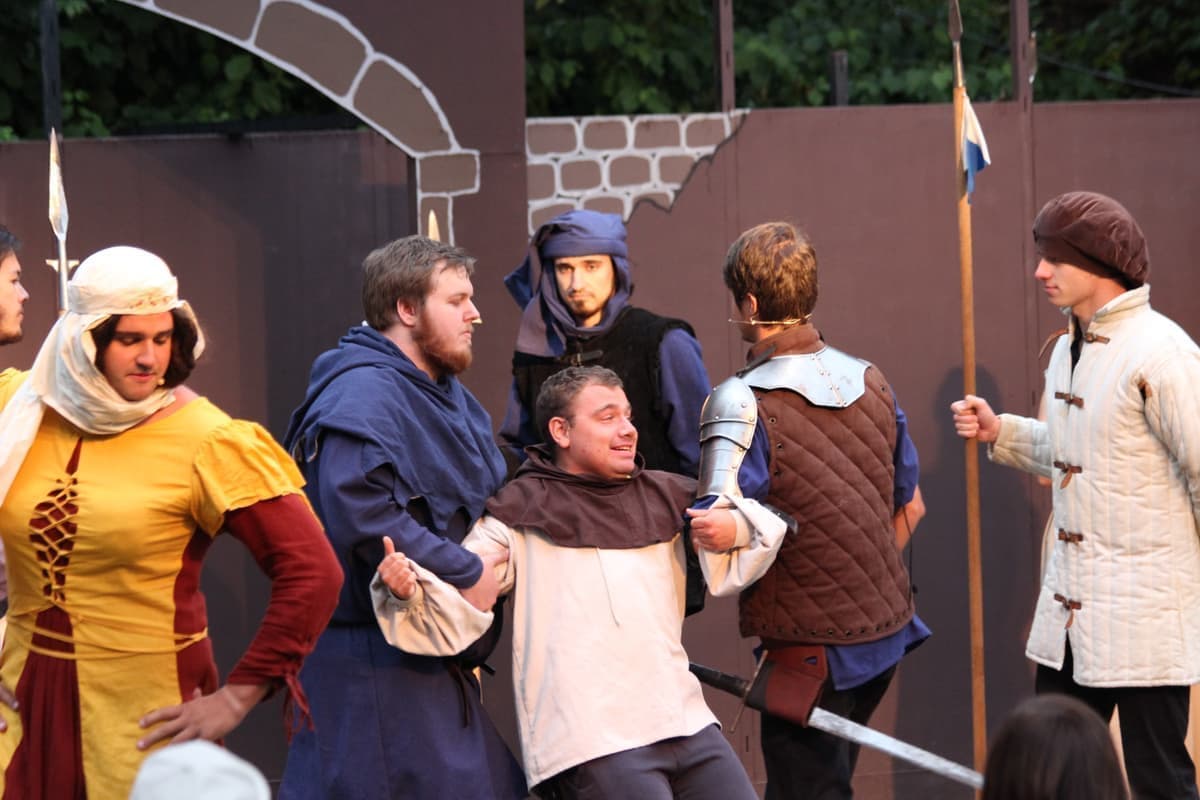 Barde Mattes wird für seine Frechheit abgeführt